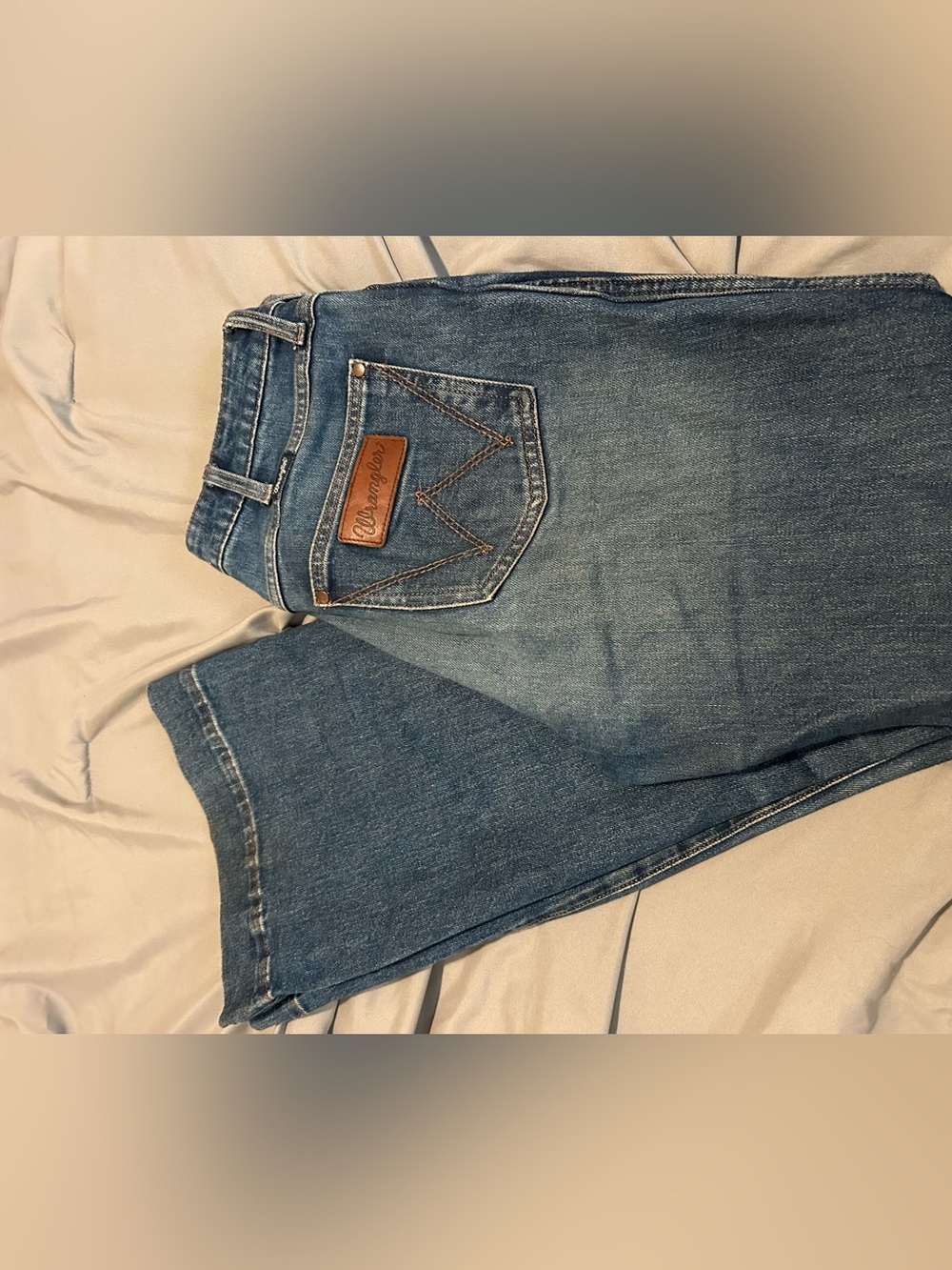 Wrangler Men's Light Blue Denim Relaxed Jeans - Picture 2 of 5